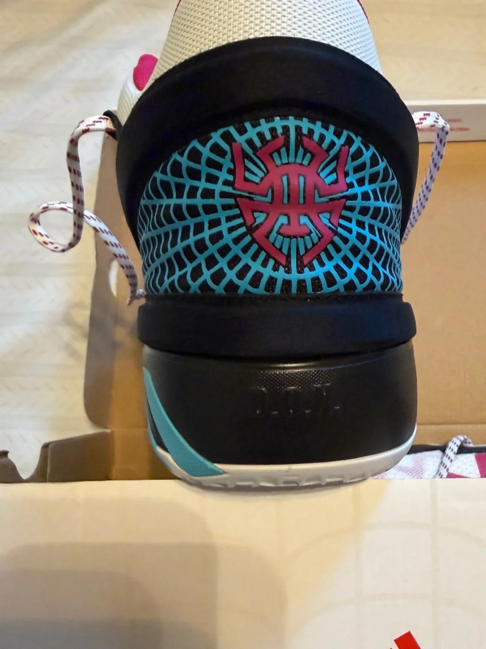 adidas damaged box
